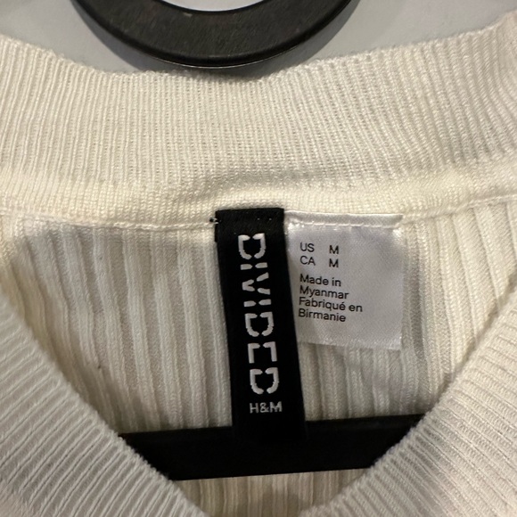 H&M white long top - mid sleeves - butterfly embroidered - Picture 2 of 3